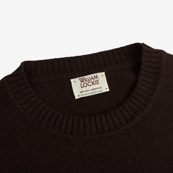 William Lockie Dark Brown Crew-Neck Lambswool Sweater Collar