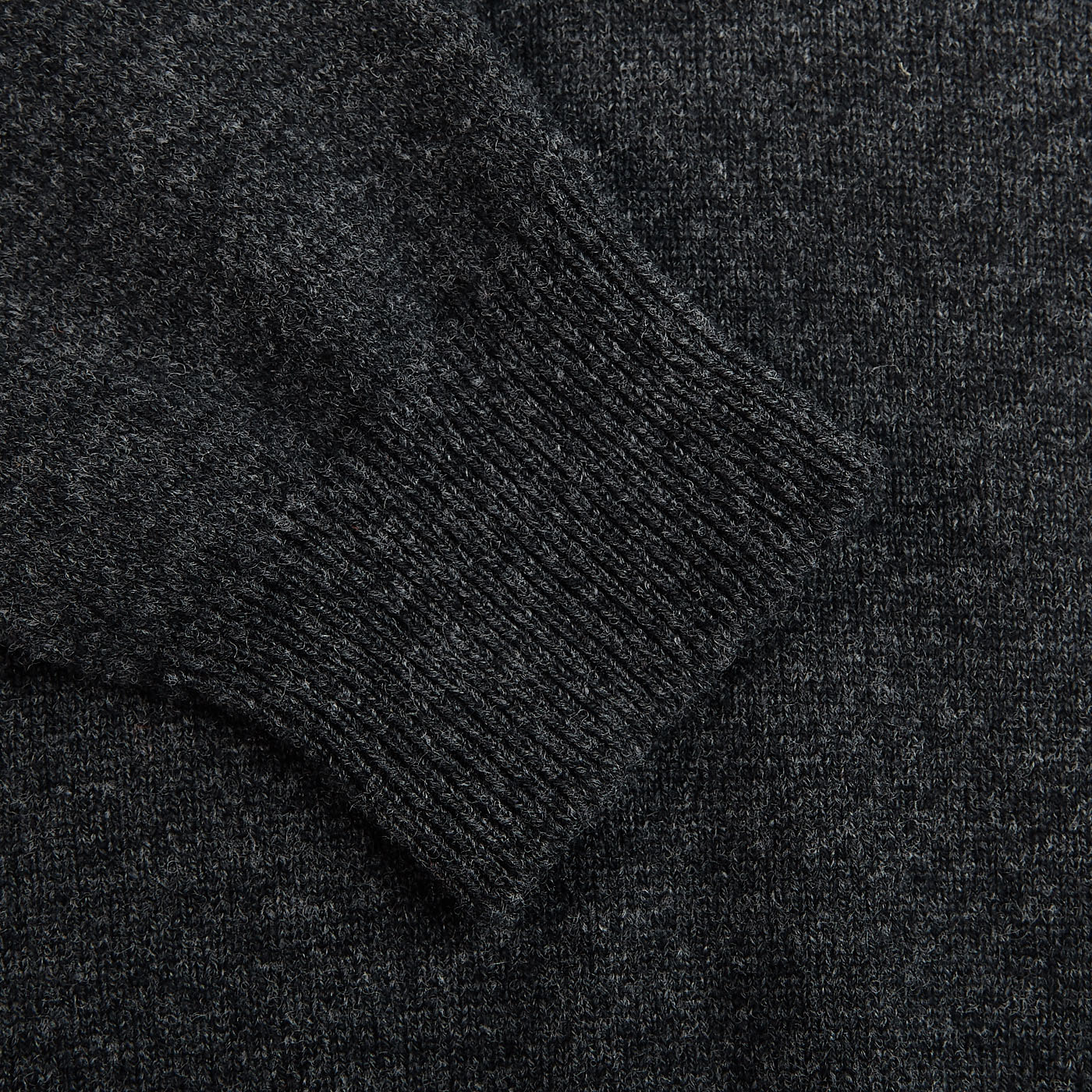 William Lockie - Charcoal Grey V-neck Lambswool Sweater | Baltzar